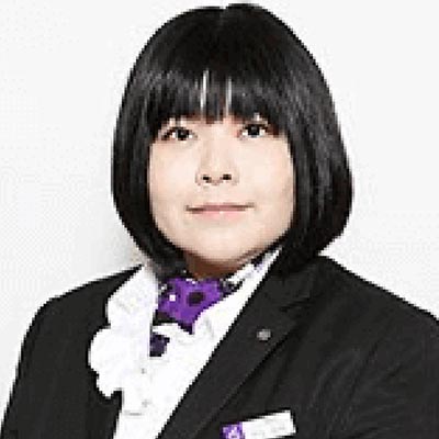 経理部、平石 真理